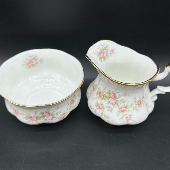 Paragon Victoriana Rose Small Creamer Sugar Set Bone China England b. - Picture 2 of 4